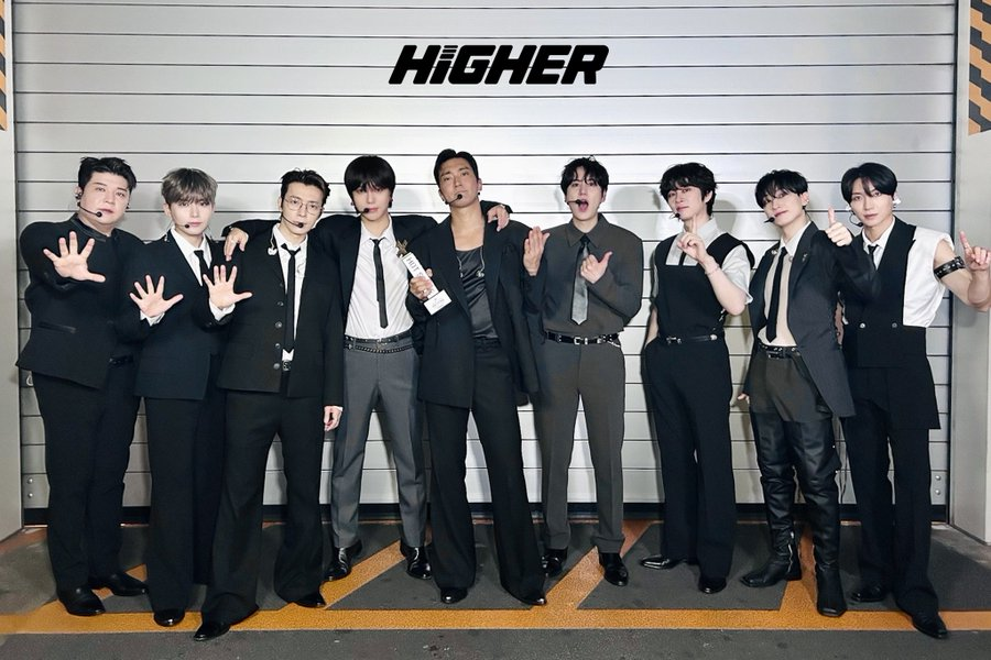 sujusapphire59's tweet image. 🚨UPDATE | HIGHER |🏆2025 SBS INKIGAYO YEARLY HOT STAGE🏆
There are a total of 12 candidates. 

# 1's fans are pumped - 45+K (⬆️16K approx in 1hr)
#SUPERJUNIOR - 4+k (⬆️200 approx in 1hr)
WE HAVE WORK TO DO .. 💪💙 
Look how happy they were to receive the monthly trophy.💙…
