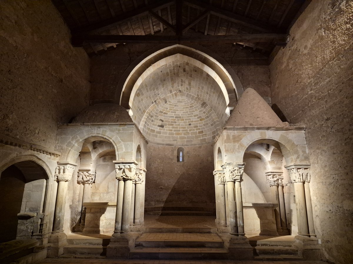 cylromanica's tweet photo. ¿Cuál es tu sensación si nada mas entrar a un templo te encuentras con ésto..?
Pura fantasía.....
Iglesia del Monasterio de San Juan de Duero #Soria https://t.co/HOOBzQuEei