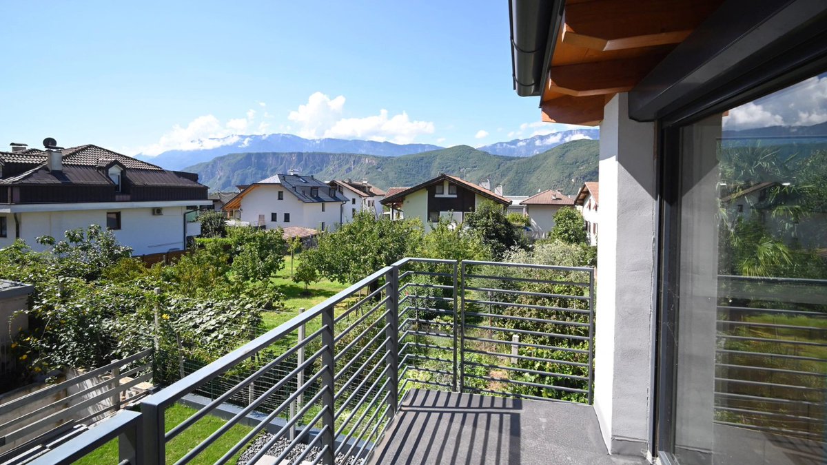 Rellox's tweet photo. Snová vila u Bolzana✨

🏡3 patra, 3 ložnice a 3 koupelny.
🌳Soukromá zahrada a balkon s výhledem do zeleně.
🍽️Světlý obývací pokoj a kuchyně, prostor pro společné chvíle i klidné odpoledne.
🚗Garáž s výtahem a sklepy pro maximální pohodlí.

 Více info: https://t.co/r6QIvriNTI https://t.co/M6DxPOYz6F