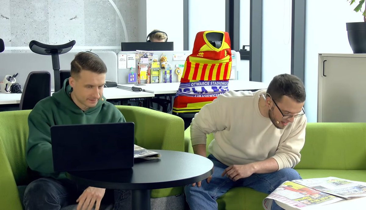 Kuriozalna historia z dzisiejszej prasówki 😅

Erling Haaland walczy w sądach z Polakiem, który zgłosił do urzędu patentowego markę... na nazwisko norweskiego napastnika.

Odwołania, apelacje, batalie sądowe - nasz rodak póki co w defensywie, ale walczy 🫣