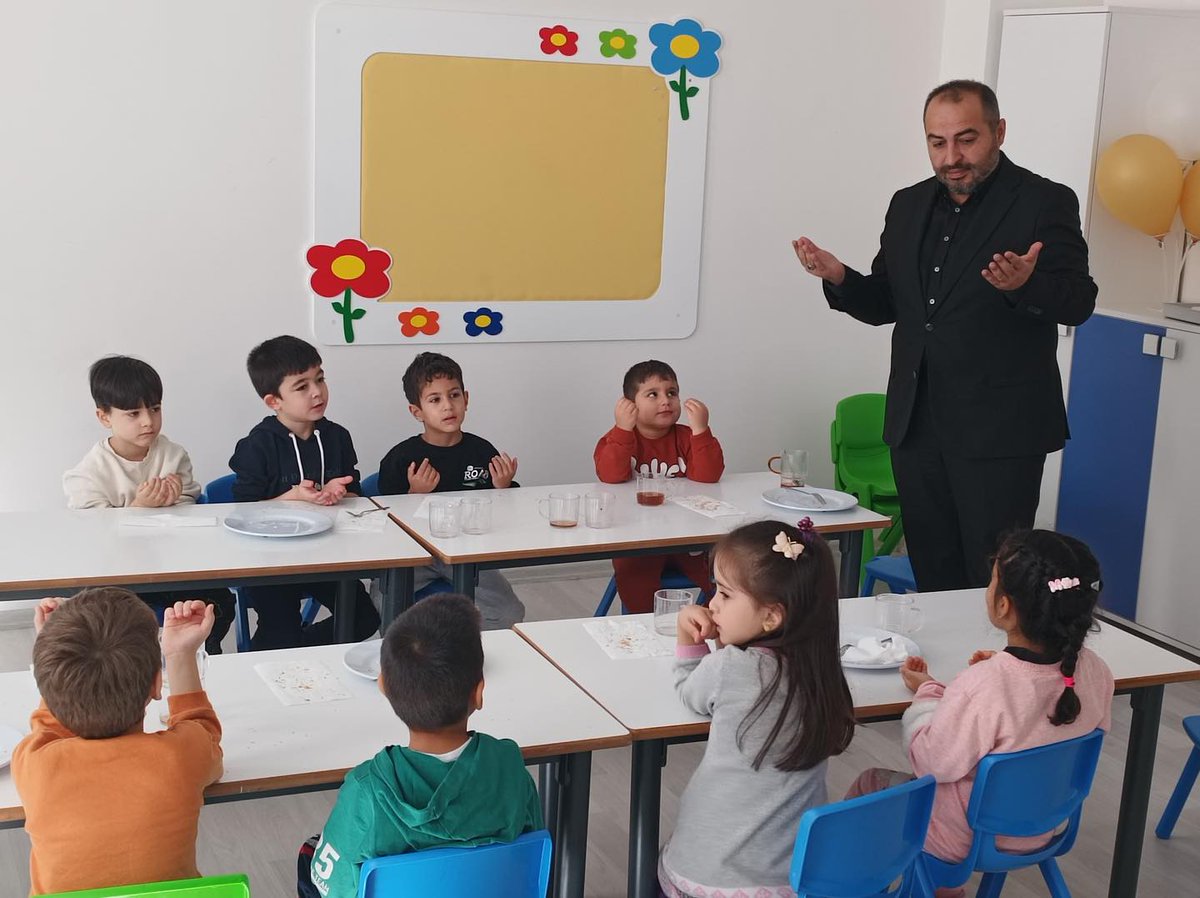 BeysehirMuftulk's tweet photo. Müftümüz Enes AKTAŞ, Esentepe 4-6 Yaş Kur’an Kursu’nu ziyaret ederek öğrencilerle sohbet etti. Eğitimlerine devam eden miniklere ve öğreticilerimize başarı dileklerinde bulunan Müftümüz, çalışmaların hayırlı olmasını diledi. https://t.co/67DJ8gXrlg