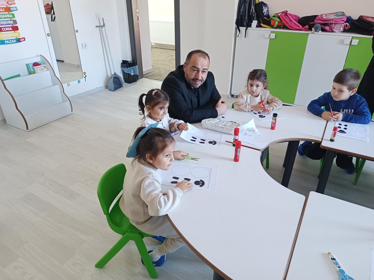 BeysehirMuftulk's tweet photo. Müftümüz Enes AKTAŞ, Esentepe 4-6 Yaş Kur’an Kursu’nu ziyaret ederek öğrencilerle sohbet etti. Eğitimlerine devam eden miniklere ve öğreticilerimize başarı dileklerinde bulunan Müftümüz, çalışmaların hayırlı olmasını diledi. https://t.co/67DJ8gXrlg