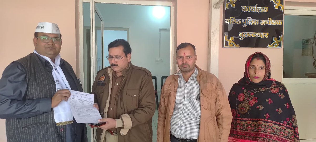 Devendra_Rana01's tweet image. बुलंदशहर के मेरठ लाइफ लाइन हॉस्पिटल की घोर लापरवाही से प्रीति शर्मा जीवन-मृत्यु से जूझ रही थी।
आज़ाद अधिकार सेना की माँग—
• दोषी चिकित्सकों पर तत्काल FIR
• गिरफ्तारी व सख़्त कार्रवाई
• मेडिकल बोर्ड की लापरवाही की जांच
• पीड़िता का पूरा उपचार निःशुल्क
• न्यायोचित मुआवजा…