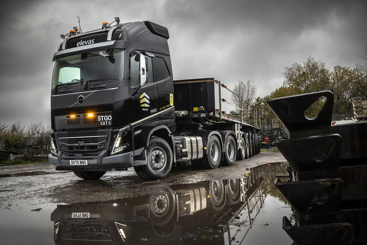 Wolverhampton-based Elevas adds three <a href="/VolvoTrucksUK/">Volvo Trucks UK</a> FH16 780 6x4 tractor units, all plated for 150-tonne operation.

Find out more 👉 heavytorque.co.uk/elevas/

#HeavyTorque #Elevas #VolvoFH16 #HeavyHaulage #NimblePublishing #FollowThePenguin