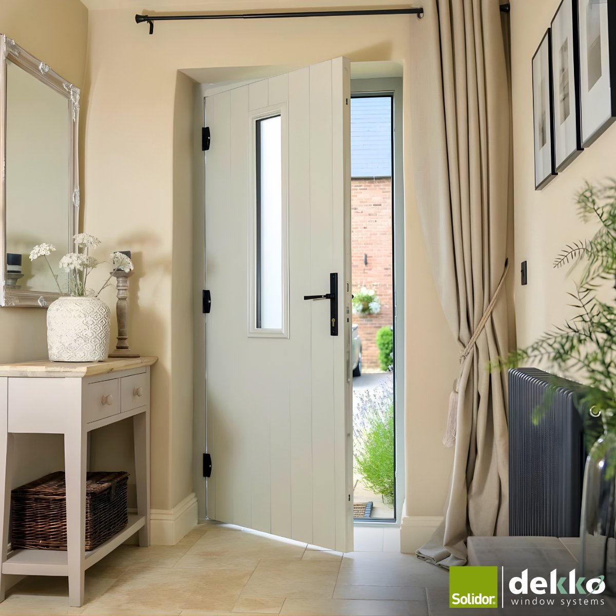 Give your customers a door that delivers style, security &amp; performance. 🚪

Solidor doors from Dekko: 48mm timber core, Ultion locks, PAS 24 &amp; 27 colours.

👉 Get a quote: dekkowindows.com/doors/solidor-…