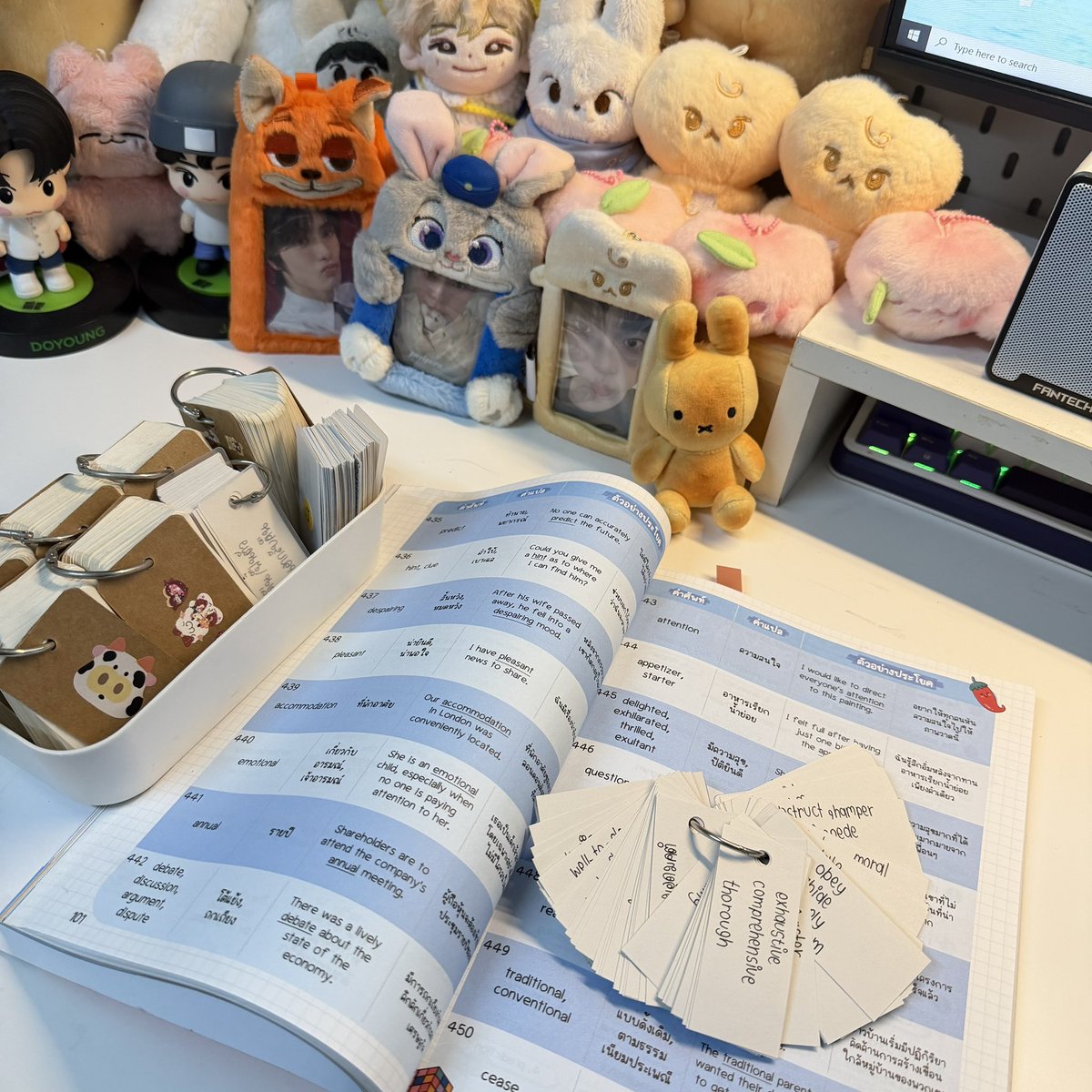 yourgenthur's tweet image. ไม่นานค่า เค้าใช้วิธีแฟลชการ์ด ผ่านตาให้บ่อยที่สุดสลับทำข้อสอบ เพราะถ้าจดในเล่มมันทวนยาก *ส่วนตัวใช้วิธีนี้แล้วเวิร์ค* ไวสุดคือ 1 เล่มแฟลชการ์ด 1 วันครับ แต่ว่ามันถึกมาก เหนื่อยสุด ๆ แล้วก็ต้องใช้วินัยเยอะ

ขอขายเลย ใช้ตั้งแต่ปีที่แล้ว เล่มนี้ของพี่นิริน คือมันแยกคำก็จริง…