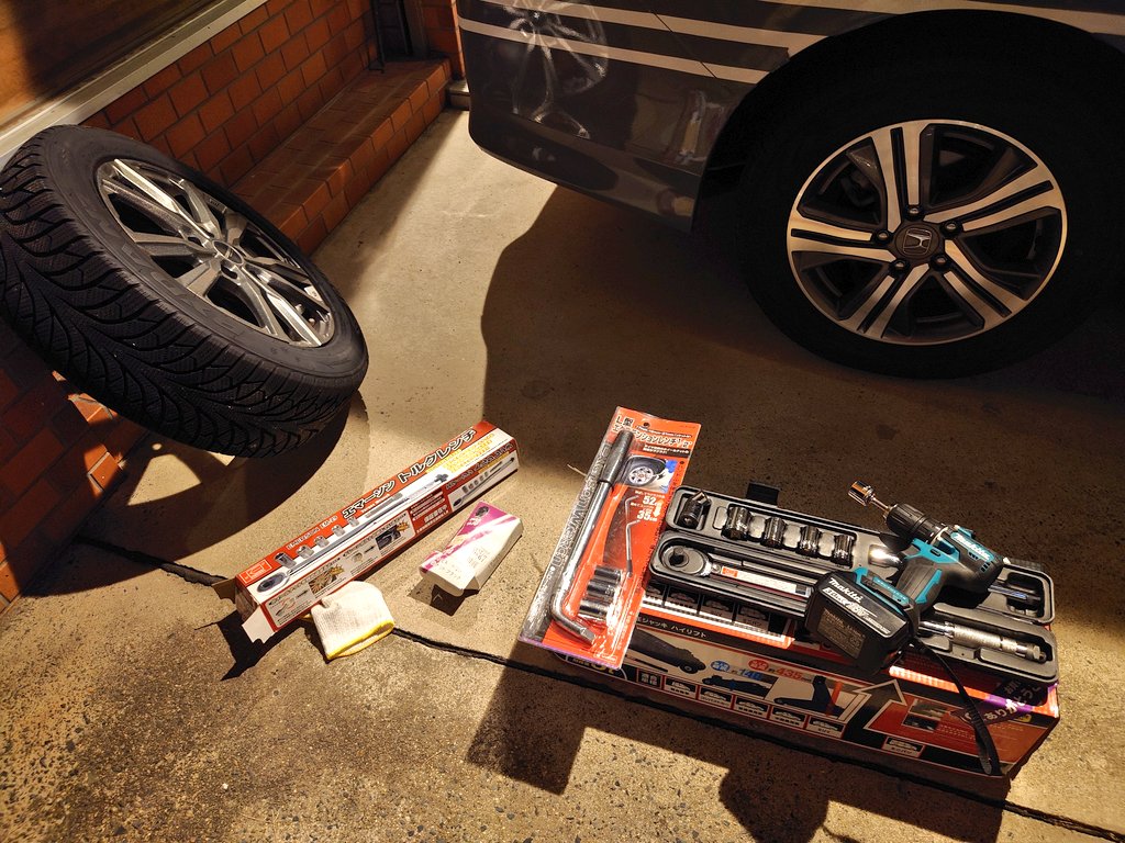 タイヤ交換TA！！ 今回からインパクト導入 少しは楽なはず… 信じてるぞ