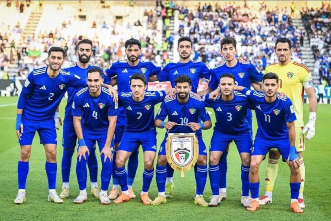SailAbo's tweet image. لأول مرة يلعب منتخبنا 
في بطولة مجمعة تحت 
قيادة البرتغالي هيليو سوزا

السؤال المهم الذي يتردد 
لدي الجمهور الكويتي هل سنشاهد في كل مباراة تشكيلة مختلفة عن الآخري كما فعل مع منتخب البحرين وحقق 
فيها بطولة غرب آسيا
وكأس الخليج ؟

#الكويت_مصر
#كأس_العرب2025