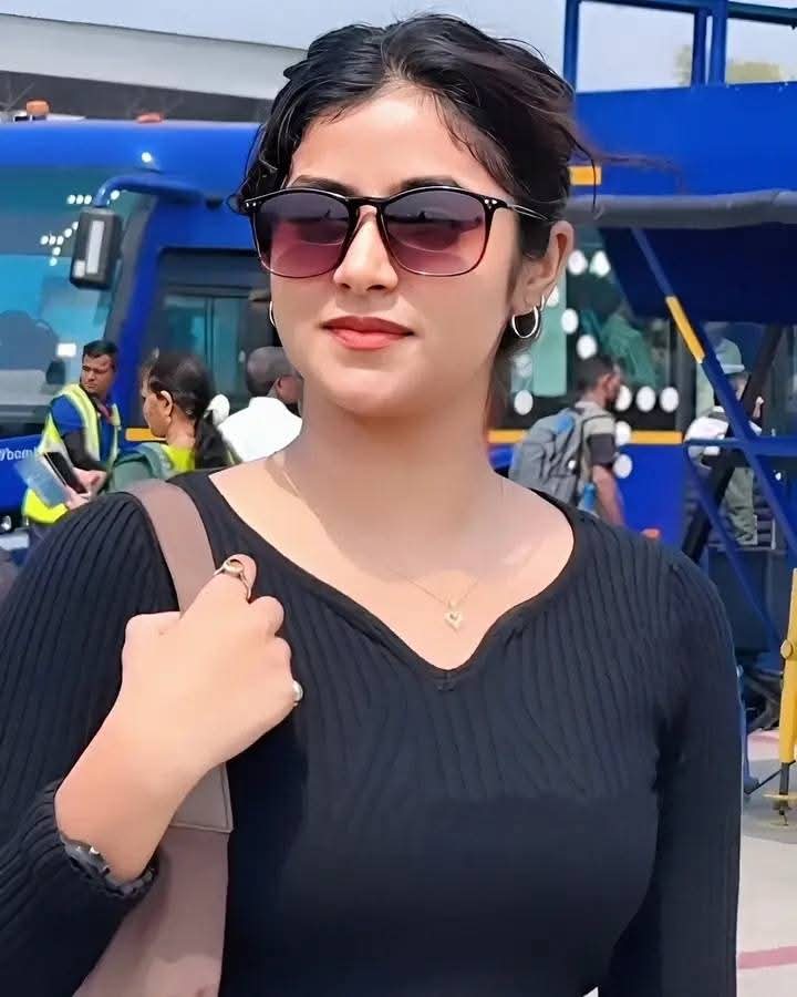 bashu_sanchita's tweet image. 📸🖤✨