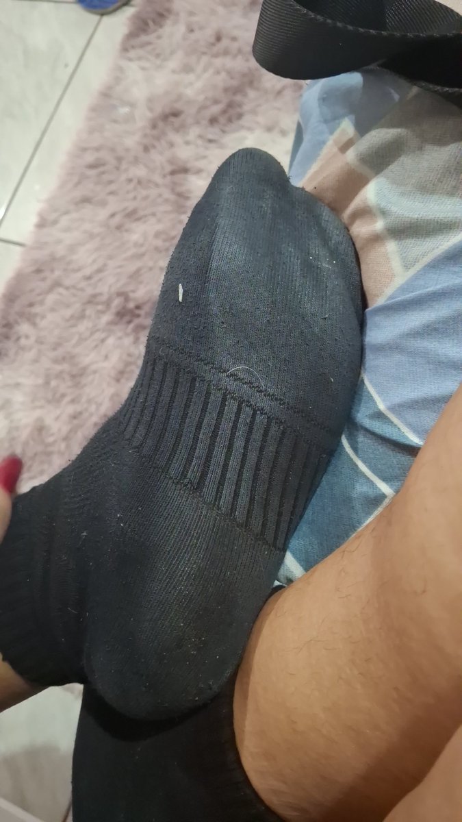 jessicat1944's tweet photo. Passou horas dentro do coturno, precisam urgentemente de massagem! https://t.co/wEUVsmowVB