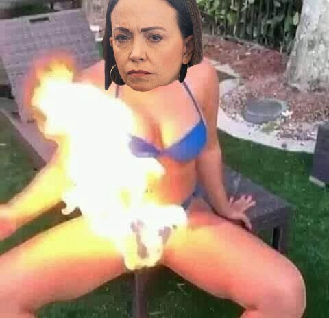 JoseSalPSUV's tweet photo. @freddyzur #2Nov
Te doy los buenos días, mandándote al coño de tu M4dr3, y que te m4m3s un...(Lo que le mam0 @realDonaldTrump a @BillClinton)...a Venezuela la defendemos con lo que sea, y como sea, de plastas de 💩, como la @MariaCorinaYA.
@dcabellor
@YriadS
#UnLeashDracarys🔥🐉 https://t.co/DpiQrJvuXY