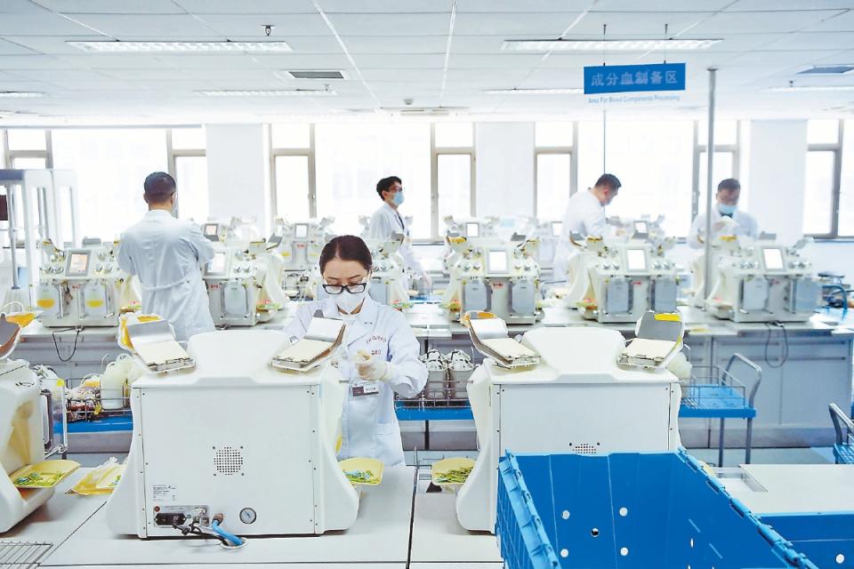 Under #Beijing 's #HIV / #AIDS #prevention and control plan, the city’s overall infection rate will stay below 0.2% by 2030. Key measures include improving the laboratory #testing network and enabling community #healthcare centers to offer rapid HIV antibody tests.