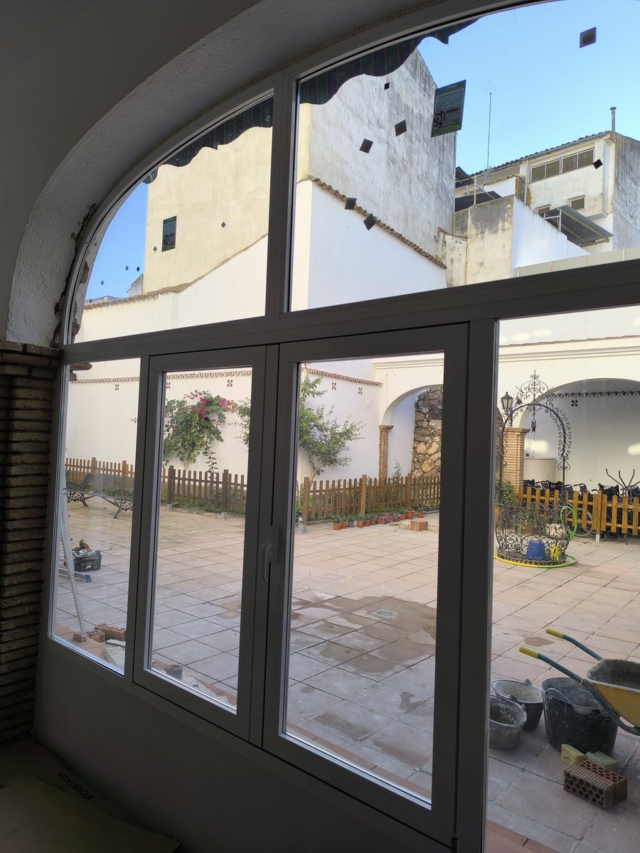 QUIRUGAsl's tweet photo. ¡GRACIAS POR CONFIAR EN NOSOTROS!
#Cerramientos #Cierres #Aluminio #RPT
#AluminioRPT #Climalit #Arcos https://t.co/4XyMB1bckO