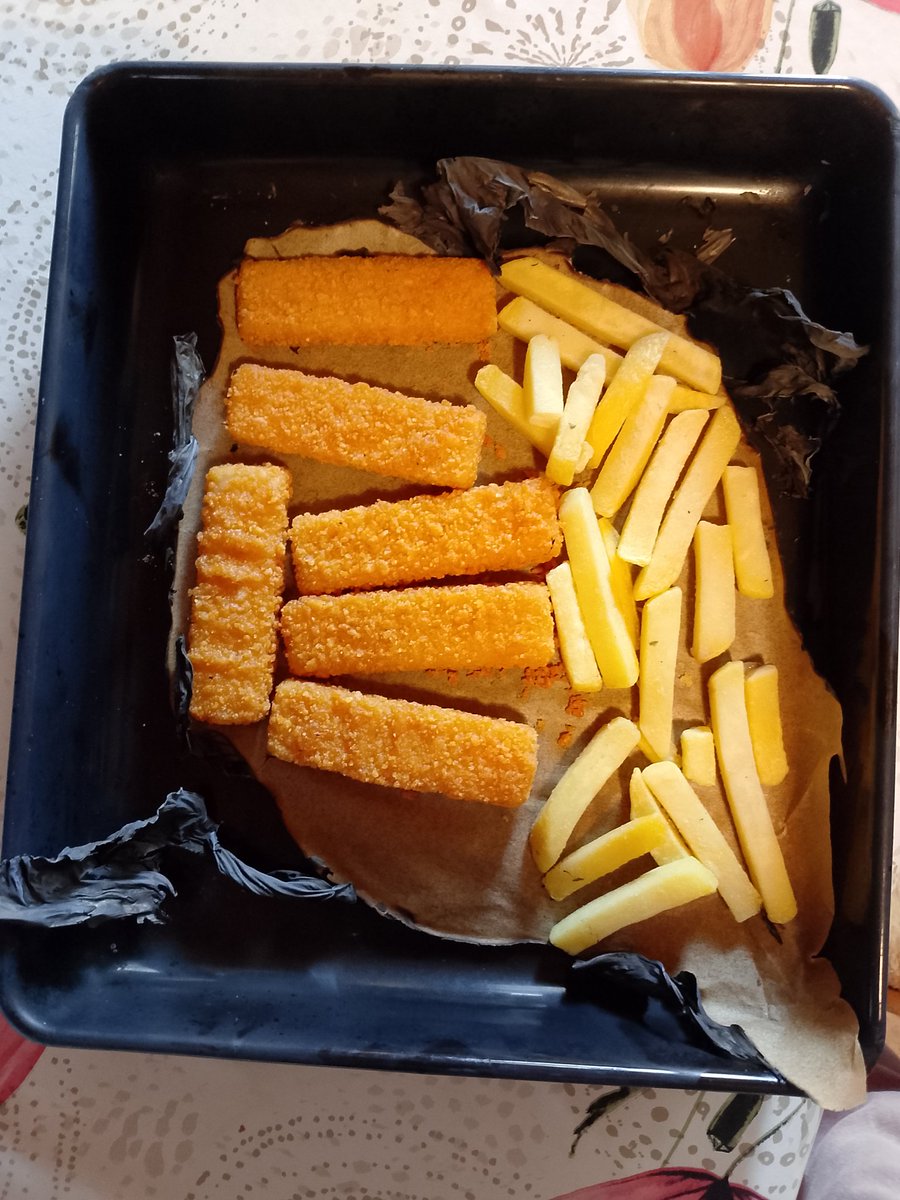 mancomortaa's tweet image. perché cazzo mi ha appena preso fuoco al carta da forno in forno