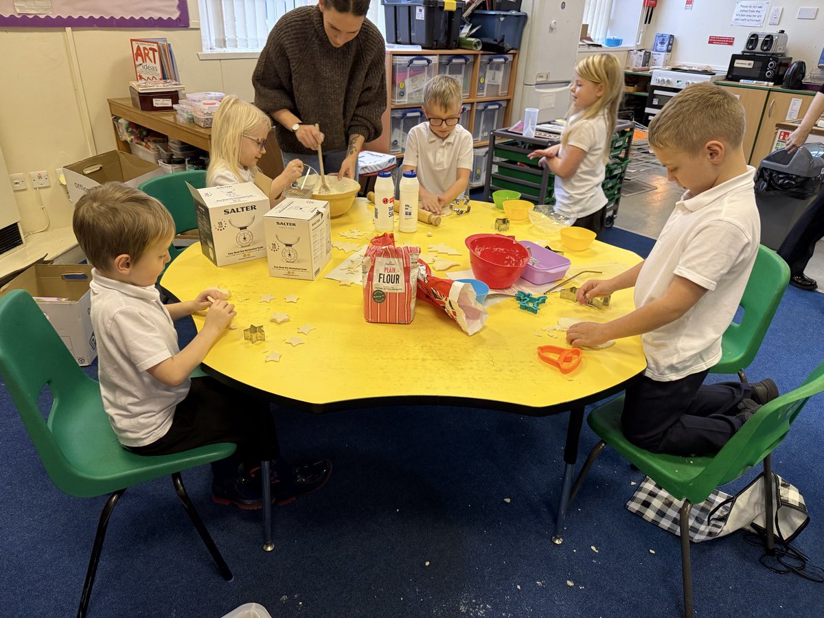 P1.2 have been learning how to follow a recipe and have been developing their measuring skills. We were very lucky to have expert bakers in to support us with making our decorations for the Christmas Shopping event.