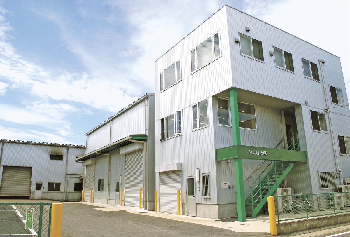 Ptaro_chan's tweet image. 下請け仕事で真っ黒になって働く父親の姿を見て育つ「カッコ悪いなぁ…」
　↓
ホワイトカラーの商社マンを目指し大学受験
　↓
3年連続で受験に失敗。渋々、父親が経営の町工場に就職
　↓
バブル崩壊で仕事激減
　↓
売上の6割を占める大得意先から呼び出され、3割の値下げを突きつけられる！？
　↓…