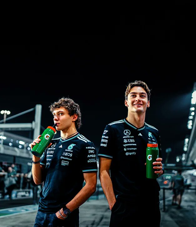 swiftonelli's tweet image. se hacían los lindos estos dos, terribles payasos