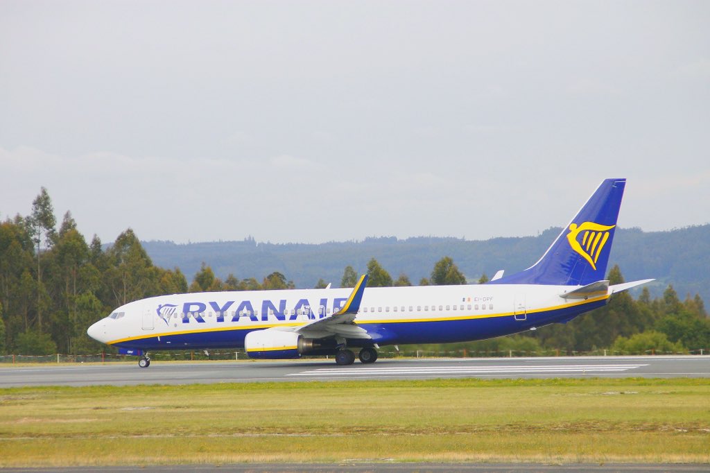 La ruta nacional de <a href="/Ryanair_ES/">Ryanair España</a>  a <a href="/aeroVLC/">Aeropuerto Valencia</a>   ha movido hasta octubre un total de 137.494 pax en poco mas de 800 vuelos, con una ocupación media por vuelo superior al 90%. Quién entiende que esta ruta se cancela a partir de marzo? 🫢🤯