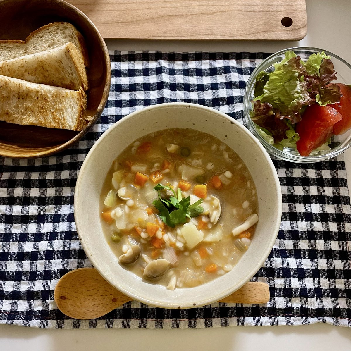 今夜は野菜たっぷりスープです🥣
