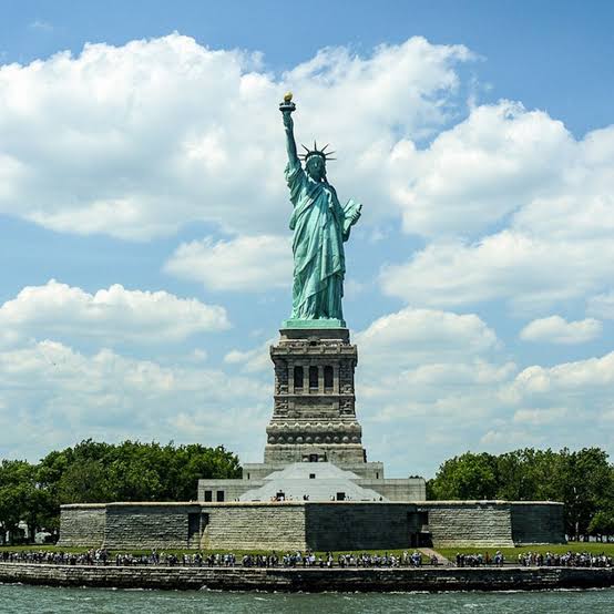 TheDataHubX's tweet image. Must-Visit Attractions in the World&apos;s Leading Countries:

🇺🇸 USA: 🗽 Statue of Liberty  
🇨🇳 China: 🧱 Great Wall  
🇯🇵 Japan: 🗻 Mount Fuji  
🇩🇪 Germany: 🏰 Brandenburg Gate  
🇮🇳 India: 🕌 Taj Mahal  
🇬🇧 United Kingdom: 🕰️ Big Ben  
🇫🇷 France: 🗼 Eiffel Tower  
🇧🇷 Brazil: ✝️…