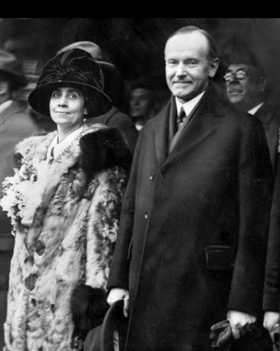 PrezWisdom's tweet image. The first time Grace Coolidge saw her future husband Calvin Coolidge 🇺🇸 he was standing in his underwear shaving with his boarding house window open

He was also wearing a hat.
She laughed so hard that it got his attention

#POTUS 😍