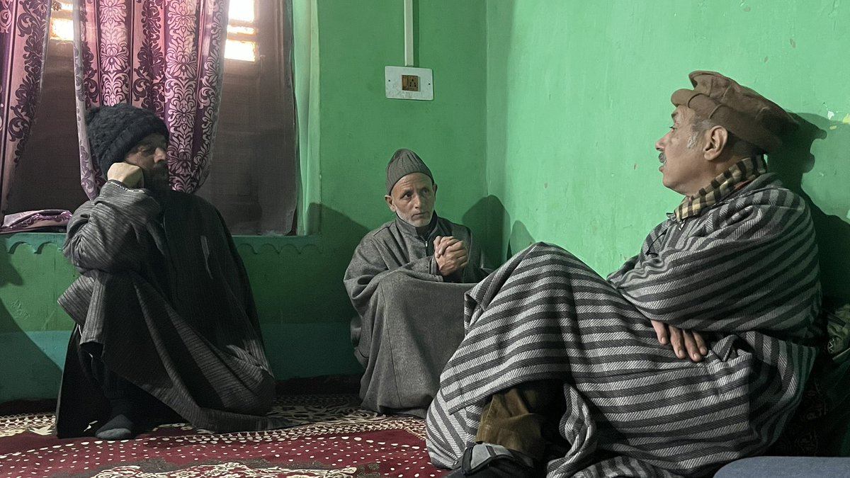 Former Minister &amp; senior <a href="/jkpdp/">J&K PDP</a>  leader <a href="/BashartBukhari/">Syed Basharat Bukhari</a> visited Watergam &amp; Thindma, where he offered condolences to the bereaved families. He expressed his deep sympathy,prayed for departed souls. Accompanied by Kreeri block President AbAhad Mir &amp; Zonal secretary <a href="/RaiesRasheed/">Raies</a>