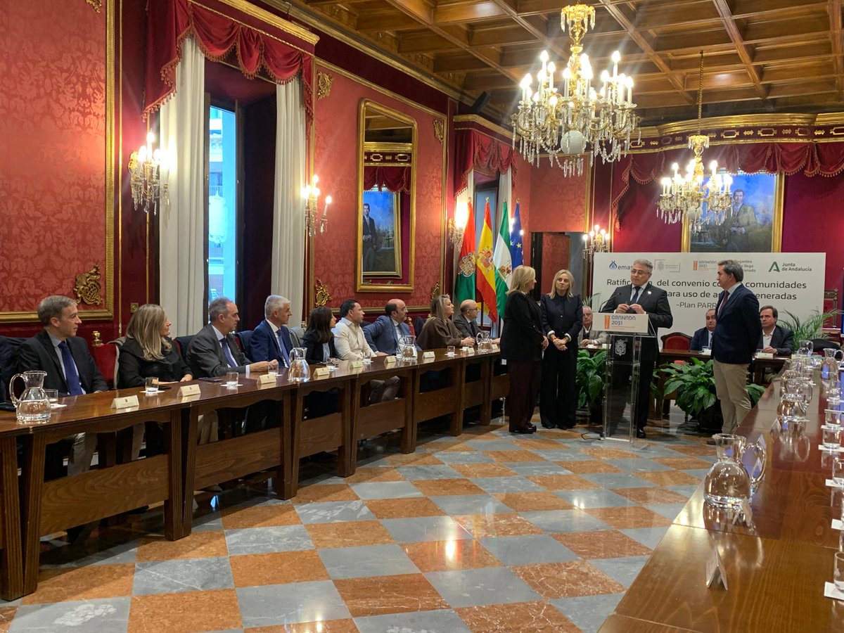 🤝Día histórico: firmamos con las Comunidades de Regantes y el <a href="/aytogr/">Ayuntamiento de Granada</a> un convenio para impulsar  desde la EcofactoríaSur y la EDAR los Vados💦agua regenerada para el #regadío de la Vega (el equivalente al pantano de Quéntar). 
✅Granada, a la vanguardia de #sostenibilidad