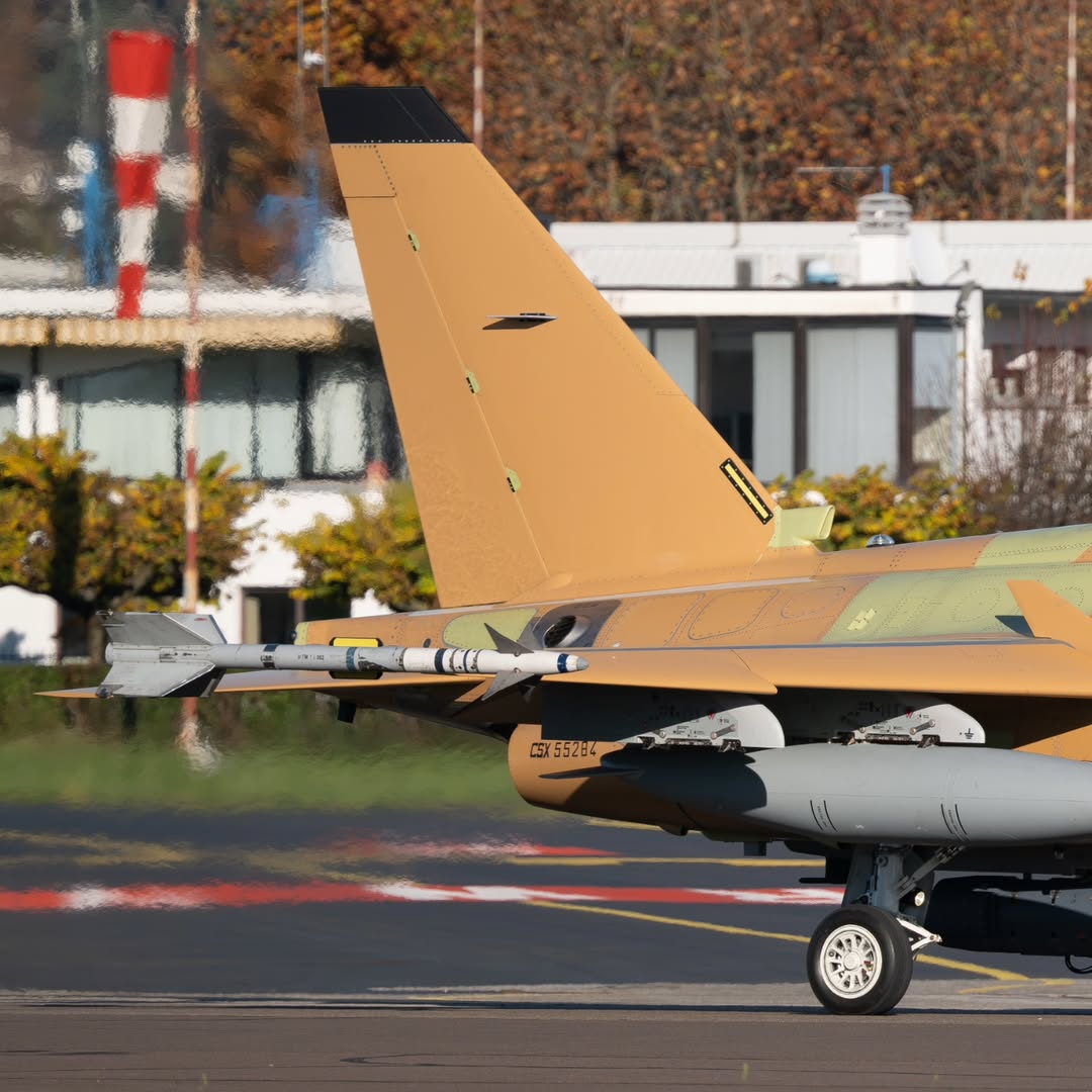 DefenseNigeria's tweet image. An M-346FA (Fighter/Attack) destined for Nigeria with wingtip air to air missiles and an underbelly targeting pod undergoing test flights in Italy. The NAF made the right call with the Master. It offers frontline fighter capabilities at a fraction of the cost. Ideal for air…