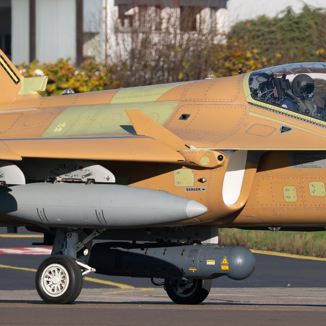 DefenseNigeria's tweet image. An M-346FA (Fighter/Attack) destined for Nigeria with wingtip air to air missiles and an underbelly targeting pod undergoing test flights in Italy. The NAF made the right call with the Master. It offers frontline fighter capabilities at a fraction of the cost. Ideal for air…