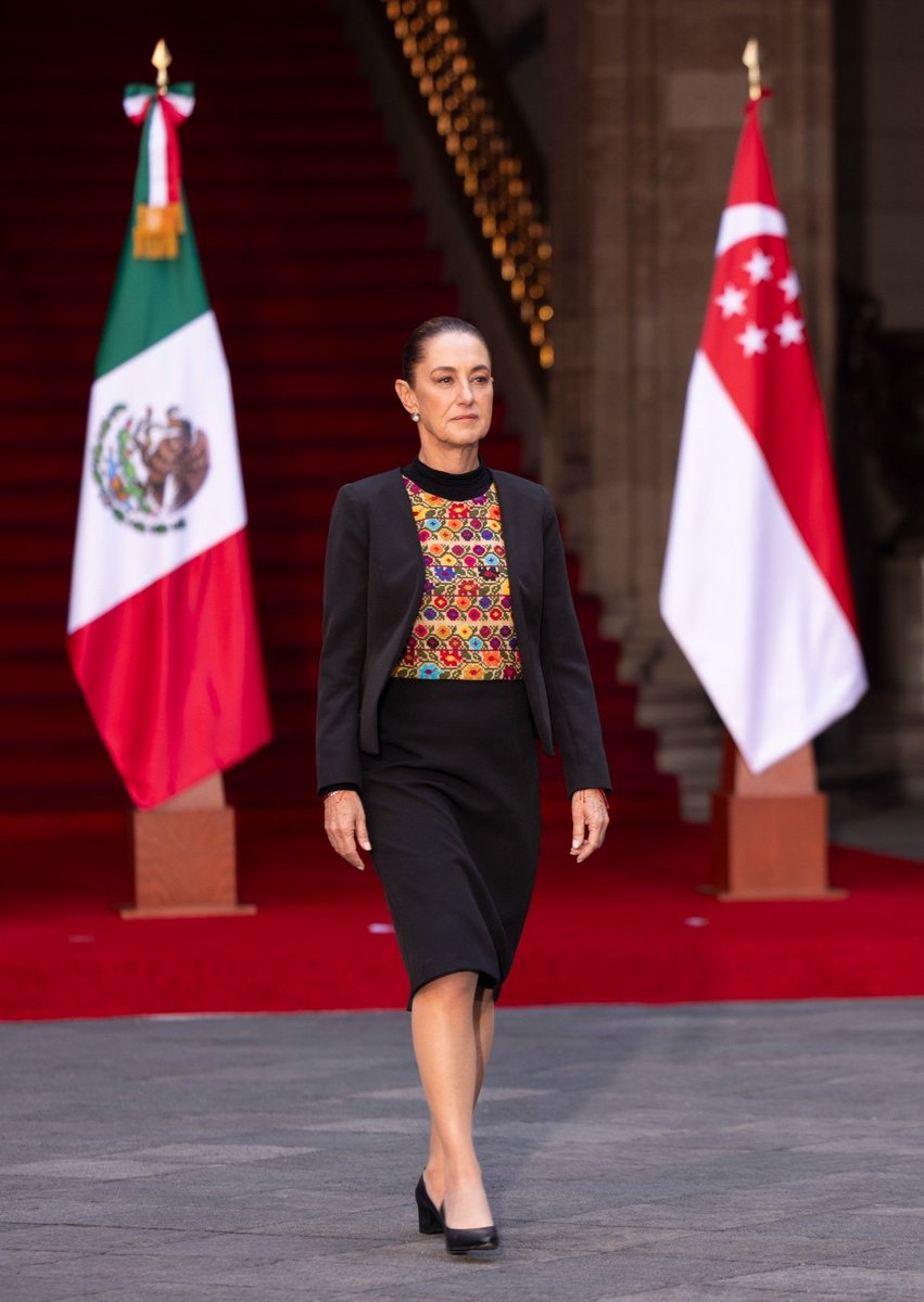 Mike_Oviedo's tweet photo. Respaldo total a @Claudiashein: México cuenta con una lideresa de talla mundial.

Feliz martes.
