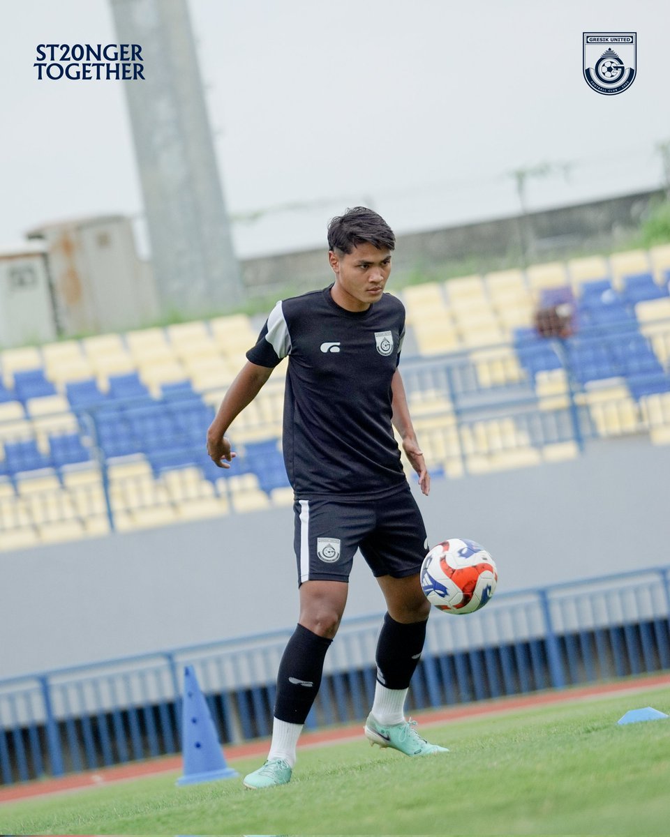 gresikutdFC's tweet image. Menuju laga berikutnya dengan hati yang lebih kuat. 👊🏻

#GresikUnited #LaskarJokoSamudro #ST20NGERTOGETHER #DailyTraining