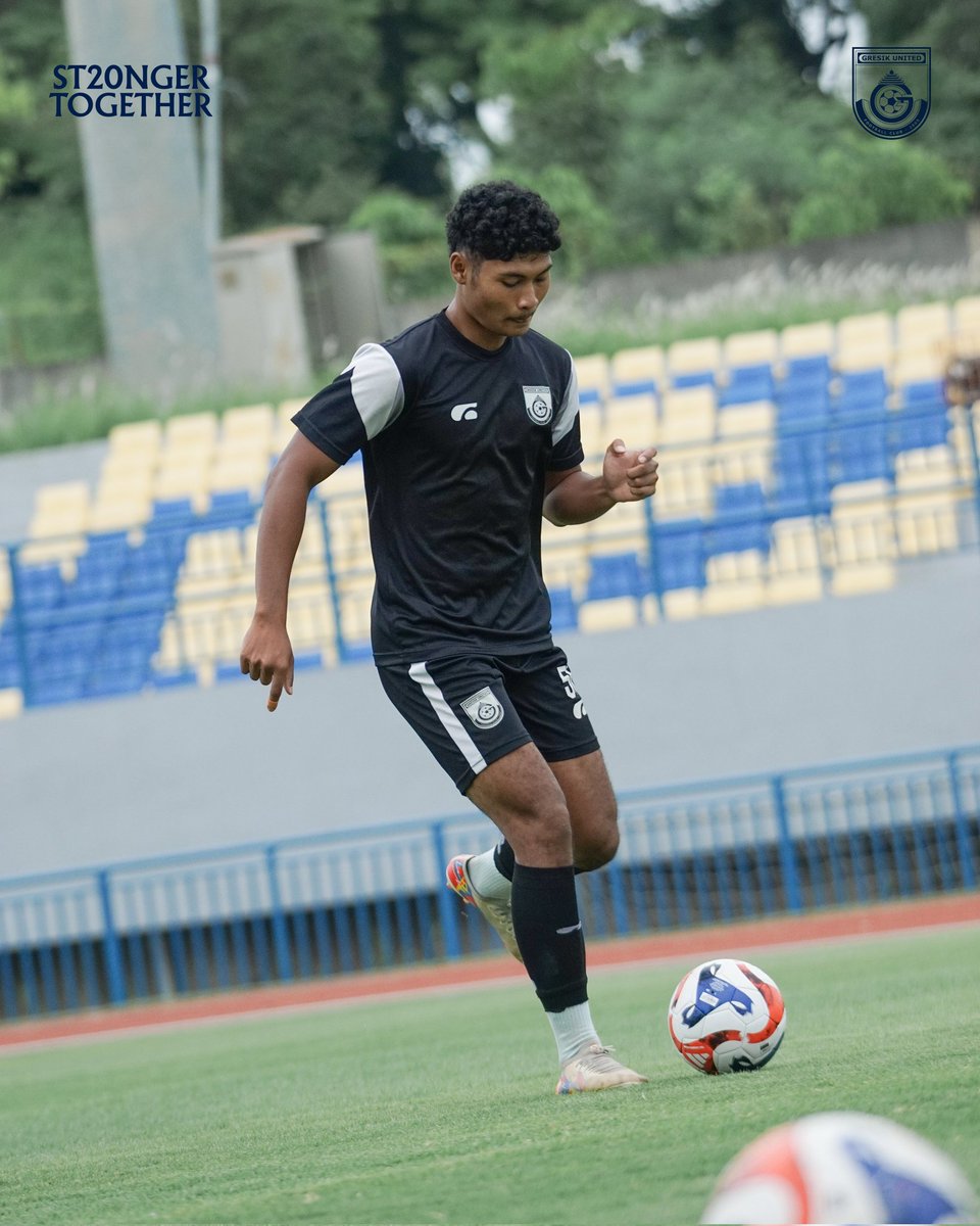 gresikutdFC's tweet image. Menuju laga berikutnya dengan hati yang lebih kuat. 👊🏻

#GresikUnited #LaskarJokoSamudro #ST20NGERTOGETHER #DailyTraining