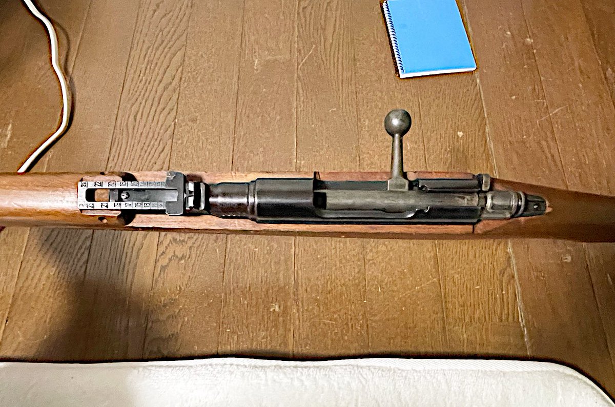 ERawWiDY4MAVdc5's tweet image. イタリヤスキ
シカゴからイ式小銃が届いたのですが、開けてびっくり‼️新品でした。ウキペディアによると・・イ式小銃は、ほとんど部隊に配備されず、敗戦まで倉庫に保管されていた。敗戦時の記録からの推測では、大部分は海軍が保有し・・
なのでツルツル、ピカピカでした。