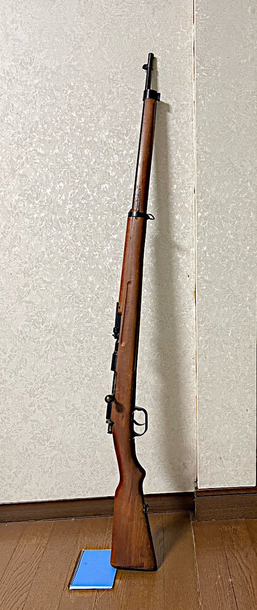 ERawWiDY4MAVdc5's tweet image. イタリヤスキ
シカゴからイ式小銃が届いたのですが、開けてびっくり‼️新品でした。ウキペディアによると・・イ式小銃は、ほとんど部隊に配備されず、敗戦まで倉庫に保管されていた。敗戦時の記録からの推測では、大部分は海軍が保有し・・
なのでツルツル、ピカピカでした。