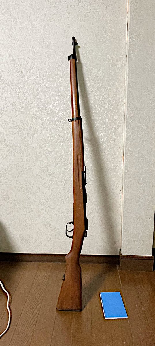 ERawWiDY4MAVdc5's tweet image. イタリヤスキ
シカゴからイ式小銃が届いたのですが、開けてびっくり‼️新品でした。ウキペディアによると・・イ式小銃は、ほとんど部隊に配備されず、敗戦まで倉庫に保管されていた。敗戦時の記録からの推測では、大部分は海軍が保有し・・
なのでツルツル、ピカピカでした。