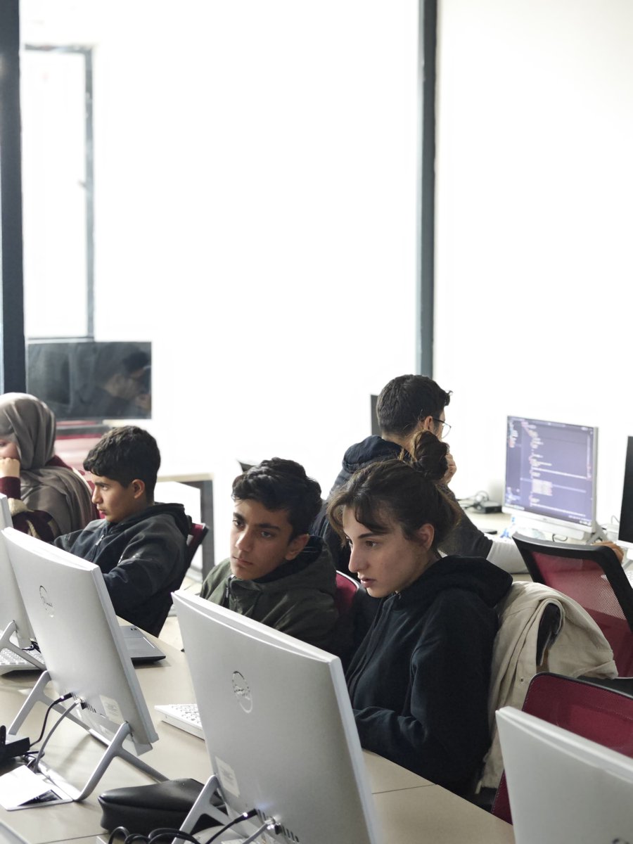 urfavisionlab's tweet image. HTML-CSS eğitiminde tempo yüksek!
Her ders yeni bir özellik, her özellik yeni bir tasarım.
🚀 Web dünyasına açılan kapı buradan geçiyor!
@sanliurfabld
#yazılım #htmlcss #tasarım #sanliurfa