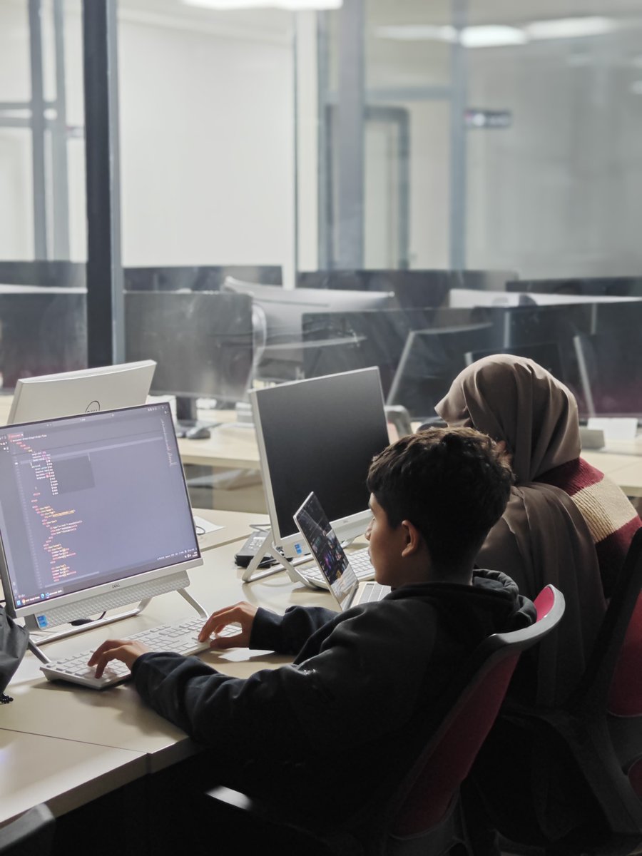 urfavisionlab's tweet image. HTML-CSS eğitiminde tempo yüksek!
Her ders yeni bir özellik, her özellik yeni bir tasarım.
🚀 Web dünyasına açılan kapı buradan geçiyor!
@sanliurfabld
#yazılım #htmlcss #tasarım #sanliurfa