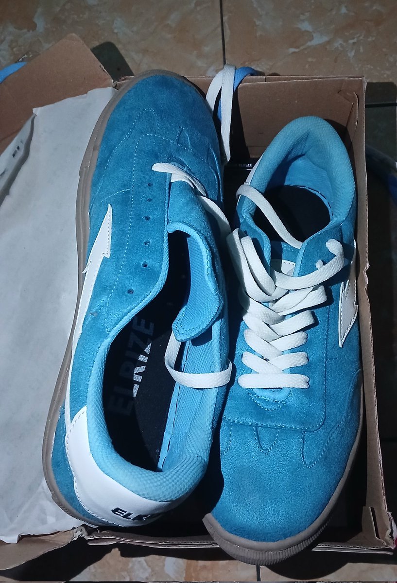 sweey2yo's tweet photo. WTS sepatu lokal elrize ver Lamongan, new blm dipake samsek, 260K negoin #wts #WTB #zonauang https://t.co/c1hC9VhQbk