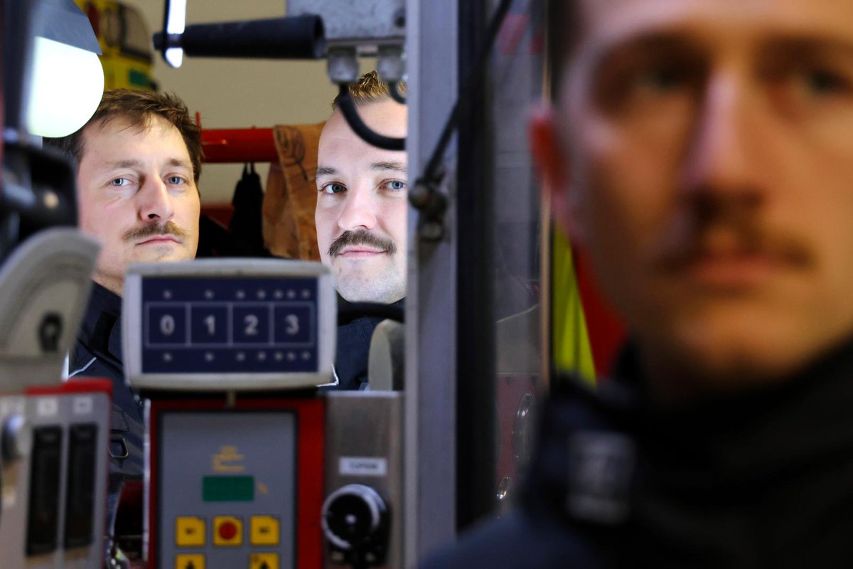 HZS_Pardubice's tweet image. Kníry Jsou Dole, Manželky JÁSAJÍ! 
#Movember skončil! 
HZS Pardubický kraj v číslech:
Chrudim: 20 200,- Kč! (Celkem: 138 516,- Kč!)
Pardubice: 3 355,- Kč (Celkem: 5 155,- Kč)
Vybrané prostředky jdou na osvětu a léčbu. Děkujeme!