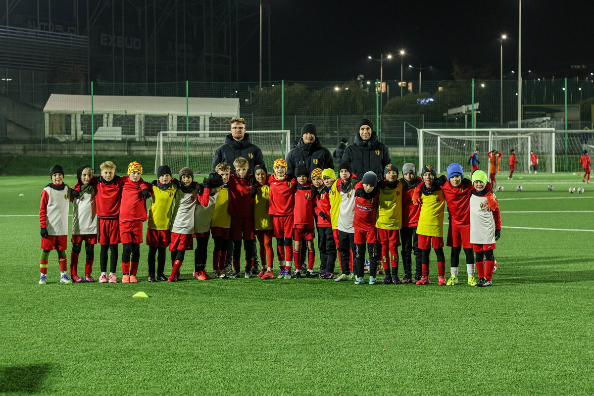👨‍🦱 | 𝗦𝘁𝗮𝗿𝘀𝘇𝘆 𝗯𝗿𝗮𝘁!

Kolejne cenne doświadczenie dla drużyny U-10 – trening z Marcelem Pięczkiem za nami! 💛❤️

Pięczu, dziękujemy i życzymy powodzenia w meczu #KORWPŁ! 👊
__
<a href="/SGP_INDUSTRIA/">ŚGP INDUSTRIA</a> #industria