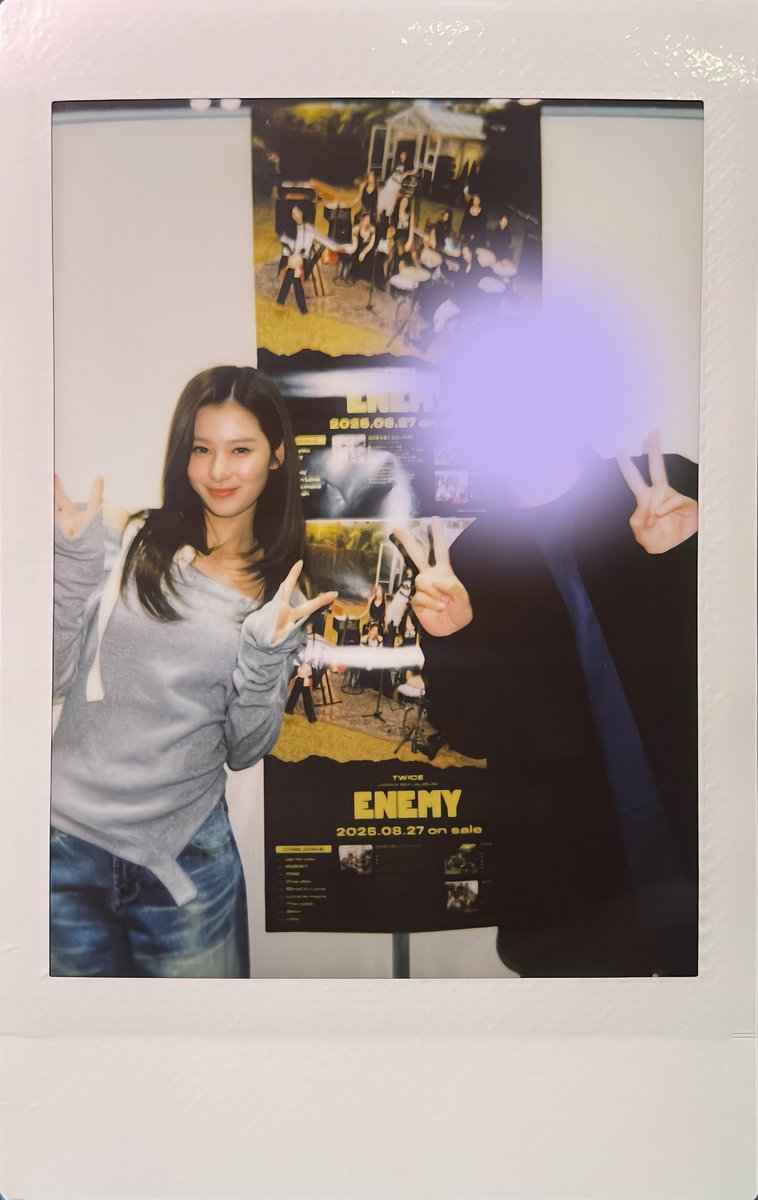 atomtwice's tweet photo. 2025.11.30 レポ
【TWICE JAPAN 6th ALBUM『ENEMY』リリースイベント】
〈2ショットチェキ撮影会〉

早くも訪れた待望のリベンジマッチ！
イメージトレーニングは完璧。のはずだった、、、

会うたび好きが増していく💜
サナの可愛さには限界がないんだろうな🥰

#TWICE #ENEMY
#SANA #サナ #チェキ https://t.co/G63323ep3D
