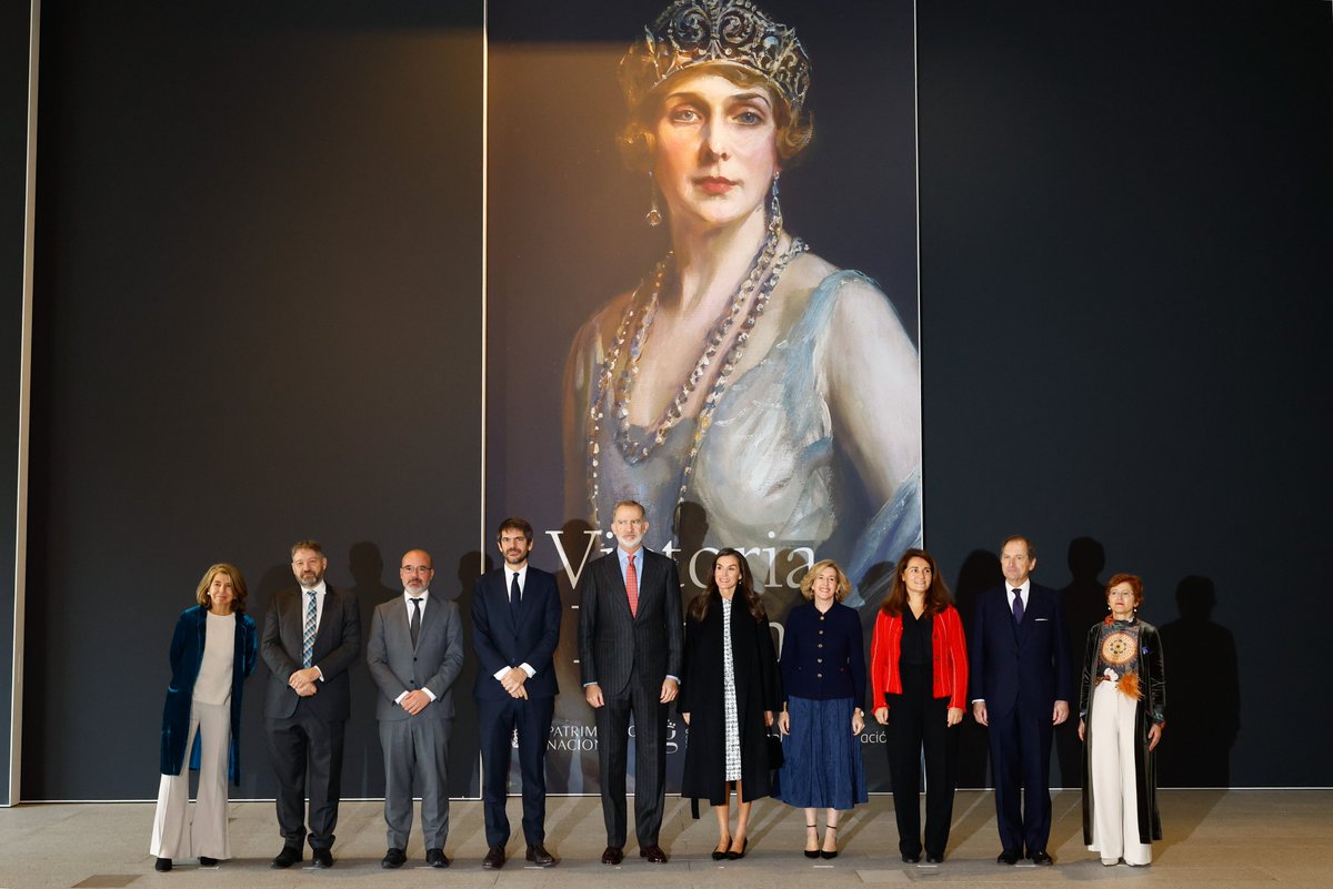 CasaReal's tweet image. Los Reyes han inaugurado la exposición dedicada a la Reina Victoria Eugenia, que se desarrollará del 3 de diciembre al 5 de abril de 2026 en la Galería de las Colecciones Reales del Palacio Real de Madrid.

➡️casareal.es/ES/Actividades…