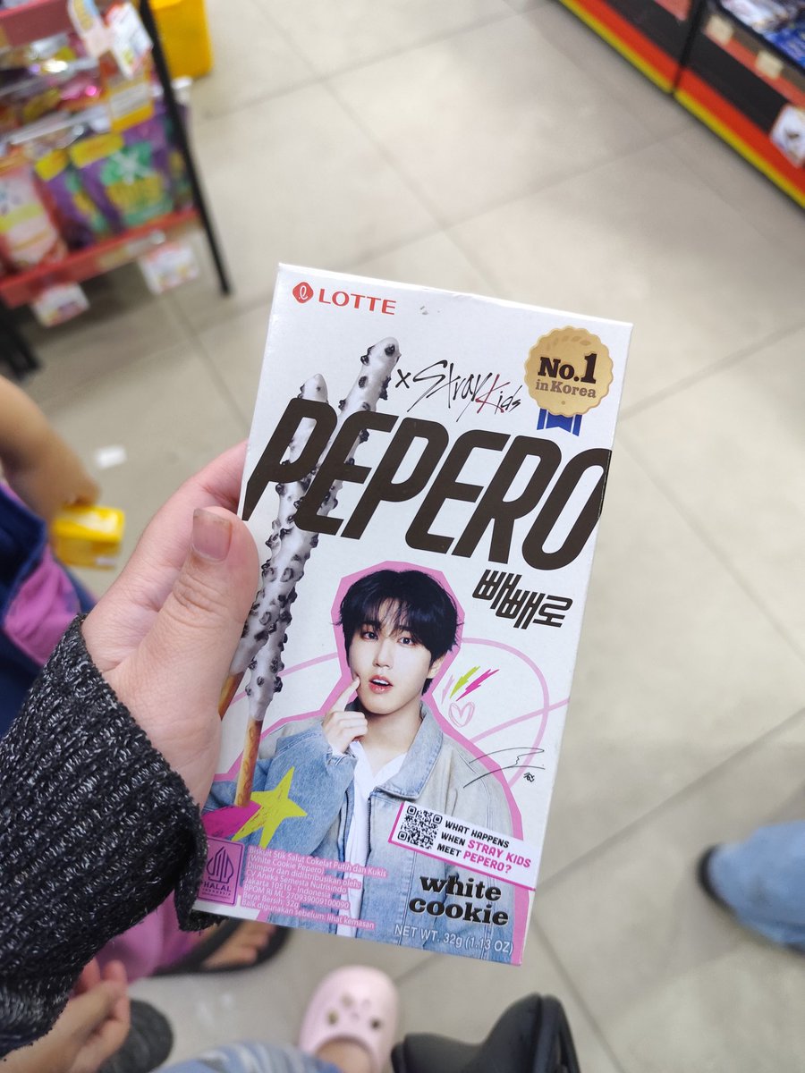 jitupay's tweet image. han jisung enak bangettttt (bahas pepero)