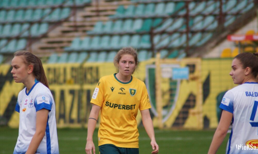 GKS_Katowice's tweet photo. Katarzyna Nowak i Santa Sanija Vuškāne znalazły się w wyjściowych składach swoich reprezentacji na nadchodzący mecz towarzyski. Życzymy udanych zawodów!

Pierwszy gwizdek starcia Polska-Łotwa o godzinie 13:30. Transmisja 📺👇
https://t.co/XulwWZ4E4c https://t.co/bFJdgPnEwL