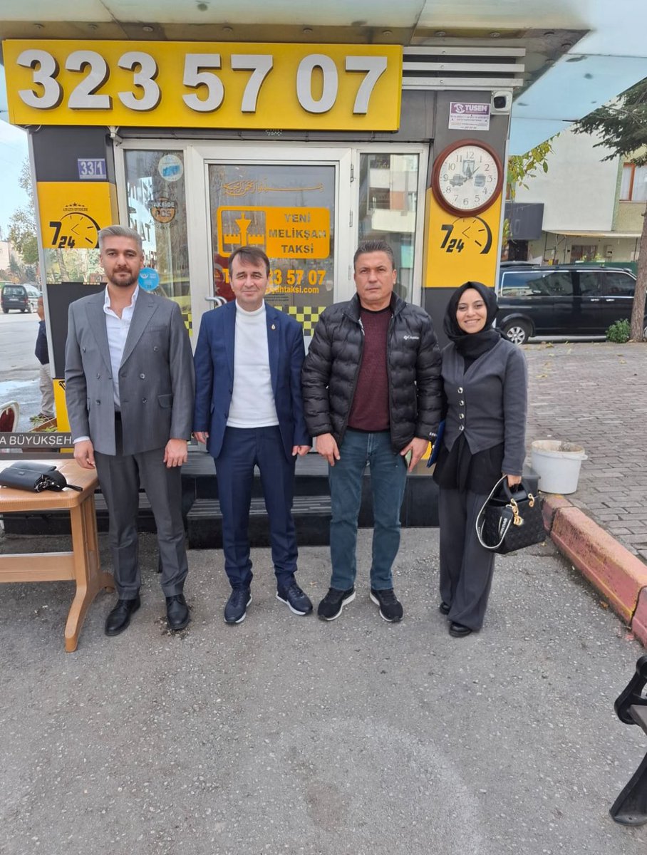 İl başkanımız Hasan Bestil, Gençlik Politikaları Başkanımız Ömer Faruk Yıldırım ve Halkla ilişkiler Başkanımız Kübra Işıklı Melikşah taksi durağı sahibi Yakup Çepe’yi ziyaret ederek TOGG taksi projemiz hakkında bilgi vererek, esnafımızın görüşlerini dinlediler.
