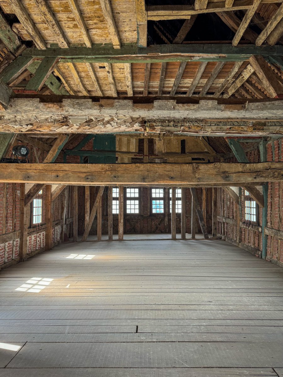 C’est officiel 👉 Le Vieux Moulin et le pont médiéval sont désormais inscrits aux Monuments Historiques !

Une belle reconnaissance du travail engagé par l’équipe municipale depuis 2020 pour protéger et valoriser ces deux sites emblématiques de Vernon 🏰✨