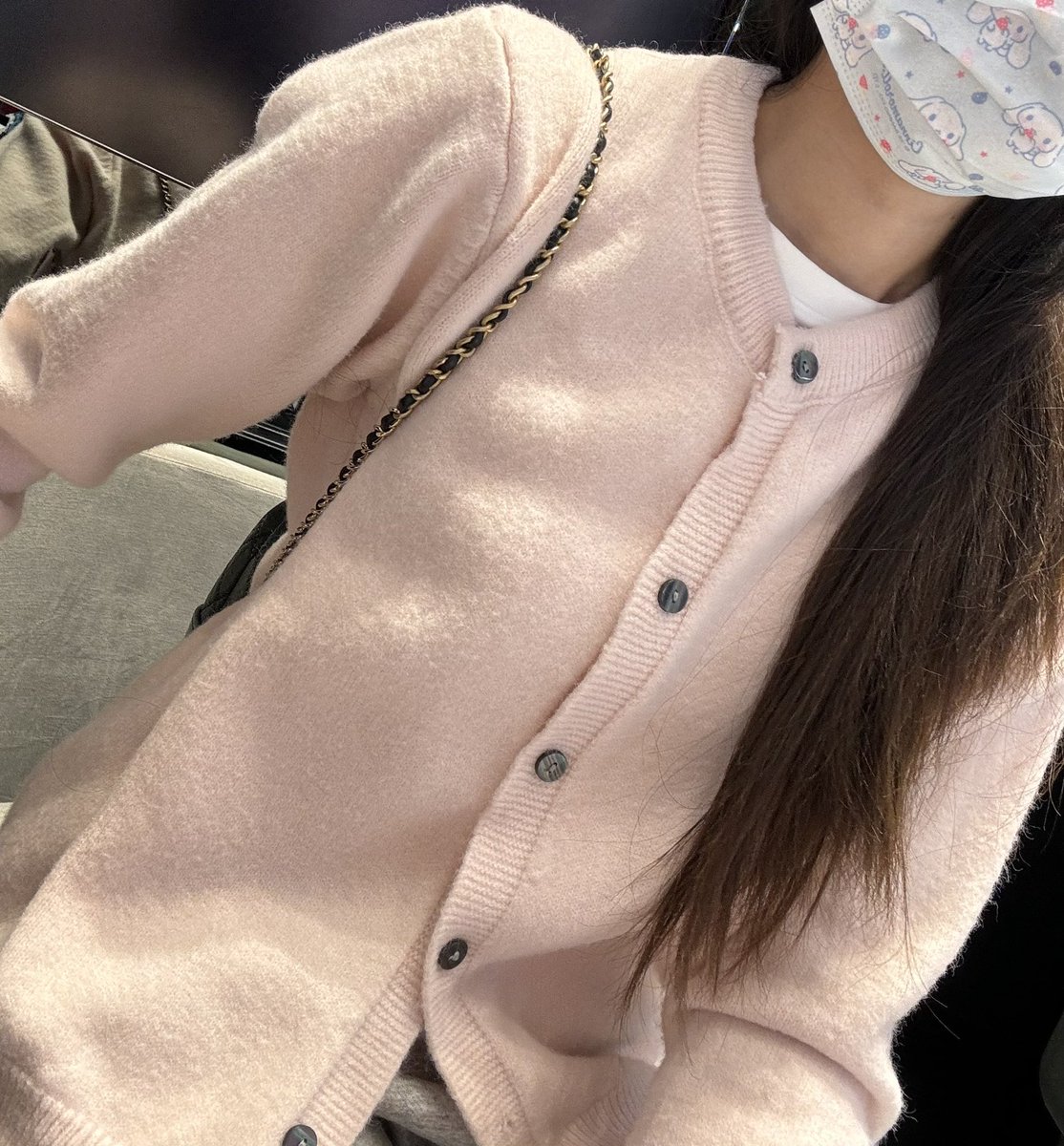 PPIMMYY's tweet image. ขอแปะคาดิแกนที่ใส่กันหนาว ได้ ของ miladi คือเริ่ดมาก เราไปตปท. อากาศเลขตัวเดียว ใส่คู่กับไหมพรม ยังไหวค่า ส่วนตัวอื่นกันได้ประมาณนึงคับ เน้นใส่หน้าหนาวประเทศไทย🥰