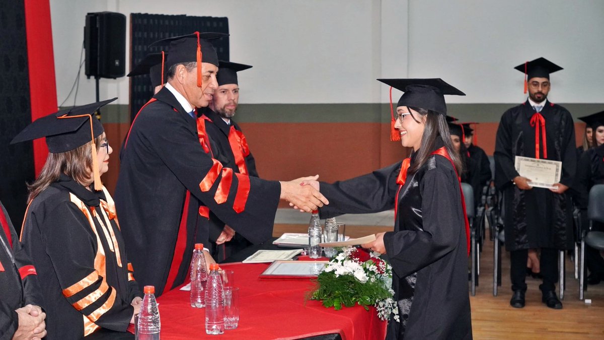 La Facultad de Derecho, Ciencias Políticas y Sociales de la UNP celebró la graduación de la Promoción “Vicenta Heliodora Galeano de Ferreiro”, en una ceremonia que reunió a autoridades, familiares y nuevos profesionales de Derecho, Notariado, Trabajo Social y Ciencias Políticas.
