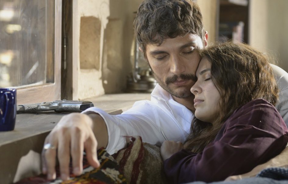 ALLAH AŞKINA BU NASIL UYUMAK DAHA ÖNCE UYURKEN BU KADAR YAKIŞAN BAŞKA BİR ÇİFT GÖRDÜNÜZ MÜ ÇIĞLIKKKK

#yılser  #halefköklerinçağrısı