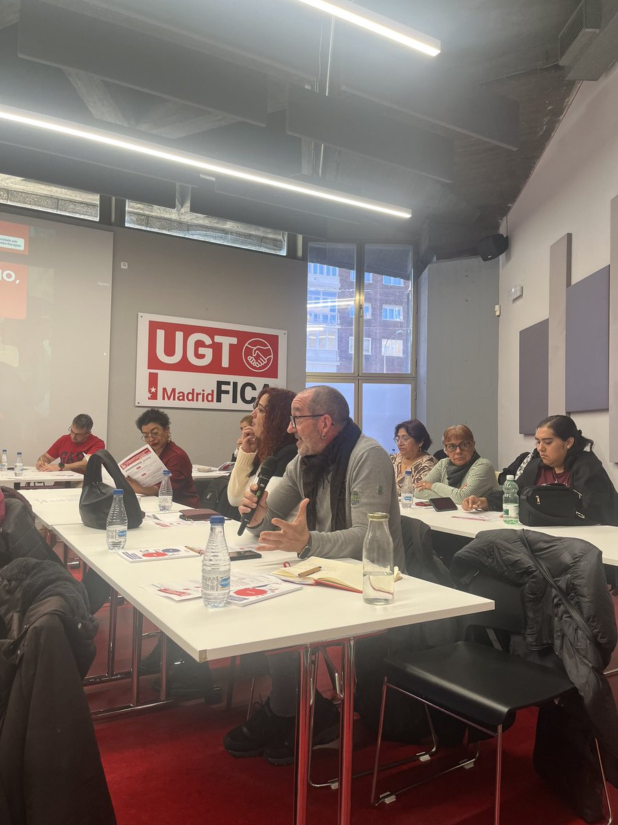 La segunda mesa del Seminario de sensibilización contra el racismo en el ámbito laboral de <a href="/ugtmigraciones/">UGT Migraciones</a> intervienen <a href="/AnabelSuso/">Anabel Suso</a> y Natxo Bellès.  Presentan un estudio sobre el impacto del racismo. Modera <a href="/MarinaPrietoUGT/">Marina Prieto</a>. 
Hay racismo explicito, pero también estructural. /2